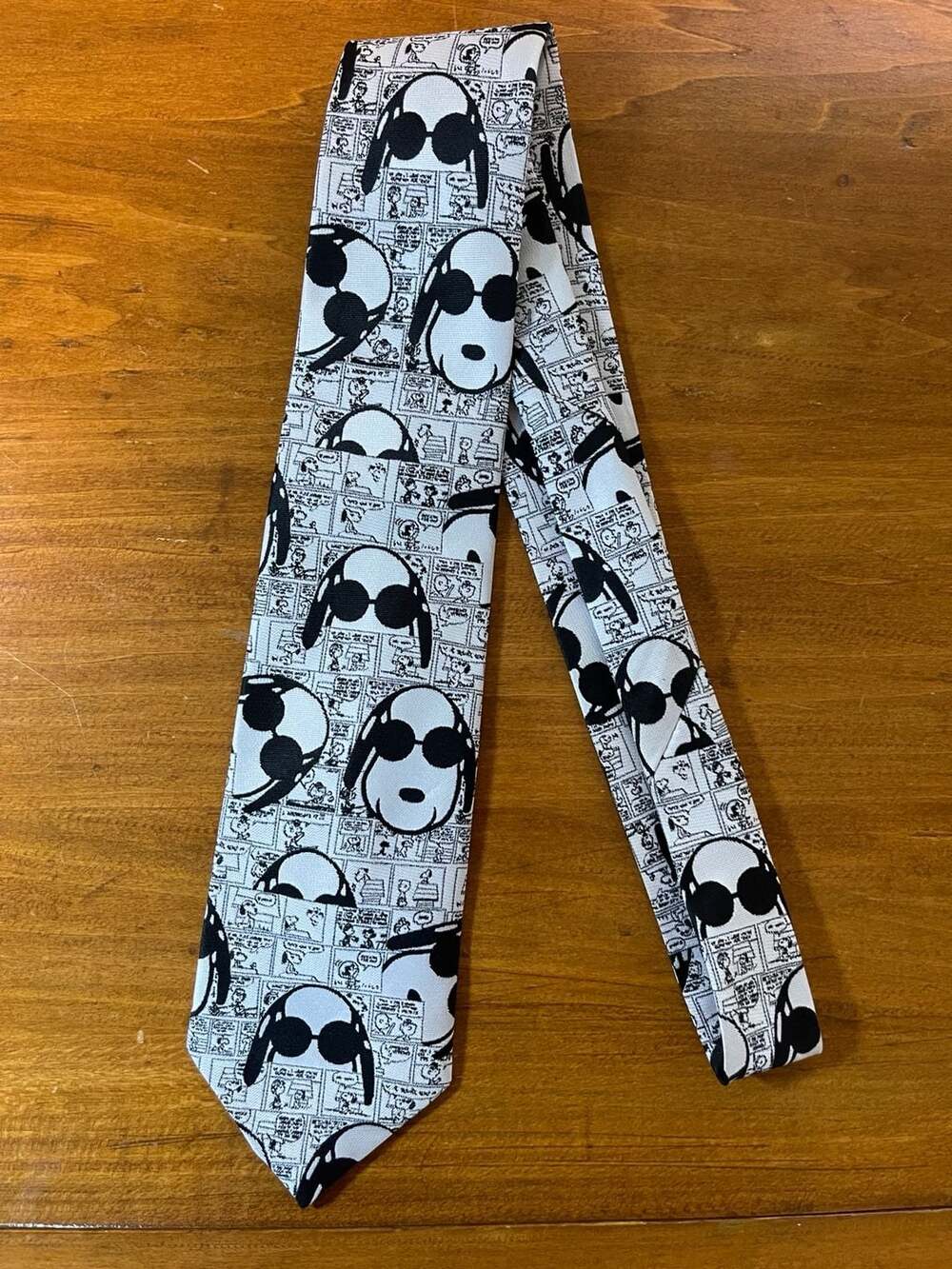 Cervantes Vintage Peanuts Snoopy Joe Cool Comic Print Necktie